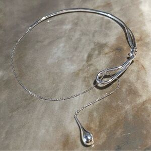 Elegant Silver Choker Necklace with Teardrop Pendant